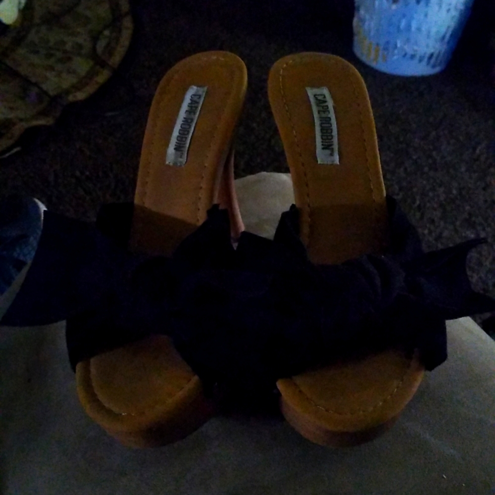 Cape Robbin bow heels